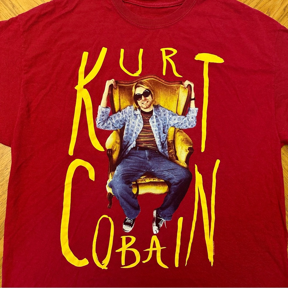 Kurt Cobain T-shirt X-Large XL Sitting In Chair Red Short Sleeve Gildan  Cotton